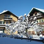 Bavaria 招待所 3*