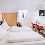 Bavaria 招待所 3*